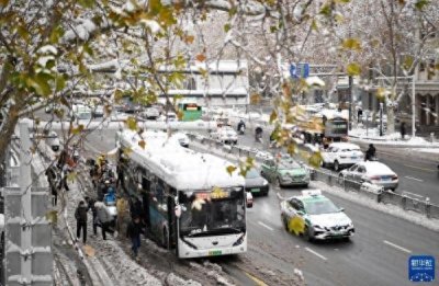 ​河南郑州遭遇暴雪天气