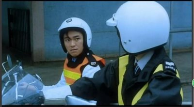 ​香港警察开通官方微博爆红 内地公安组团围观 请问他还在警队吗？