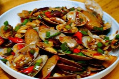 ​爆炒花甲的正宗做法，吐沙快、肉质鲜嫩，香辣过瘾好下饭