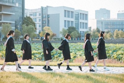 ​南阳新野7旬老头开老年代步车撞死22岁妙龄少女