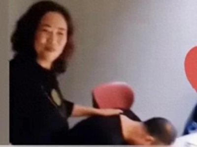 ​50多岁男子吃饭遇初恋情绪崩溃，菜没上完猛喝几口酒大哭：还爱着