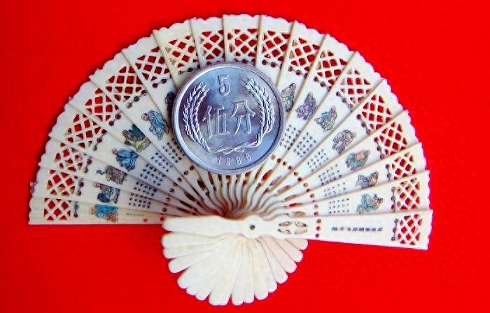 微雕术：雕刻作品栩栩如生的传统技艺