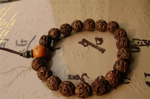 微雕术：雕刻作品栩栩如生的传统技艺