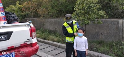 ​作业：“我太难了”！贵州7岁男孩不想写作业，暴走高速4小时...