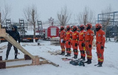 ​夏练三伏、冬练三九，巴州森林消防支队冰天雪地聚焦实战练尖兵