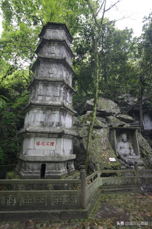 灵隐寺的对联个个是千古绝对，有幸拍下一副最清晰的对联作为收藏